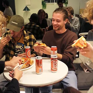  Hostel Gspot & Triangles Pizzeria Portugal